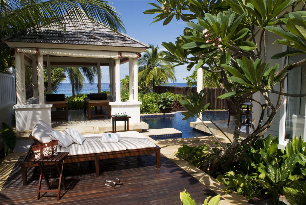 Hi_BTSCSC_25558369_BTSY_GuestRoom_ TwoBedroomDoublePool Villa_OutdoorLounge_BT.jpg