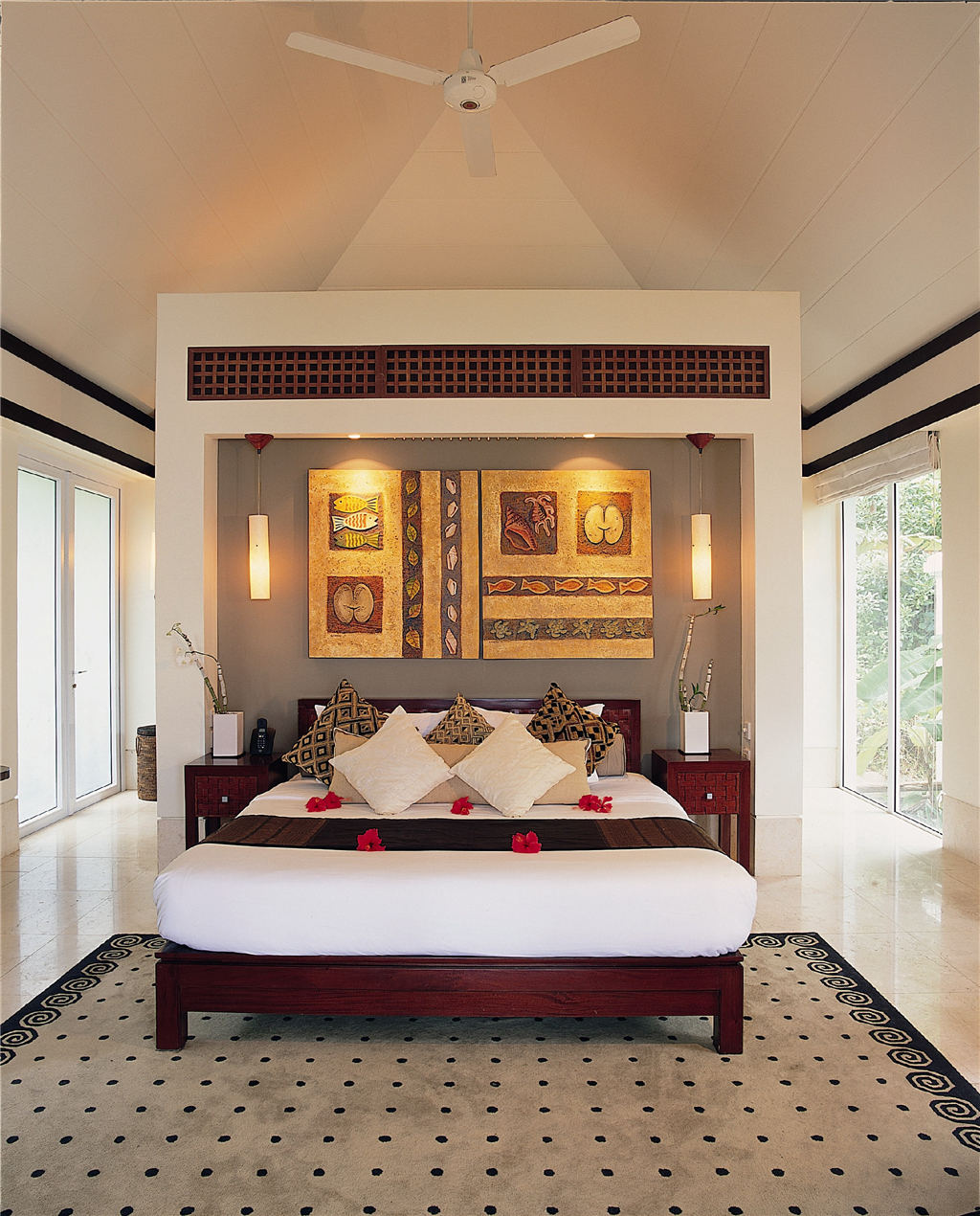 Hi_BTSCSC_25558373_BTSY_GuestRoom_BeachfrontSpaPoolVilla-Bedroom.jpg