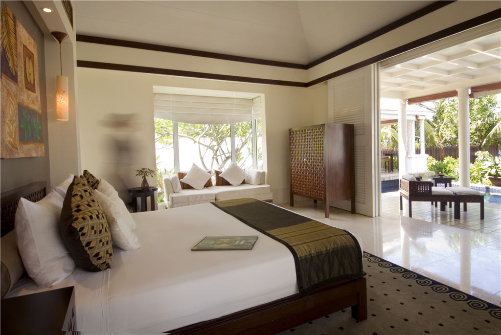 Hi_BTSCSC_25558381_BTSY_GuestRoom_TwoBedRoomDoublePoolVilla_Bedroom_BTS2972.jpg