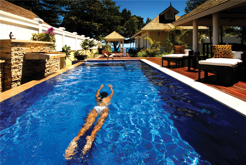 Hi_BTSCSC_25558445_BTSY_GuestRoom_TwoBedroomDoublePoolVilla_Lady Swimming In P.jpg