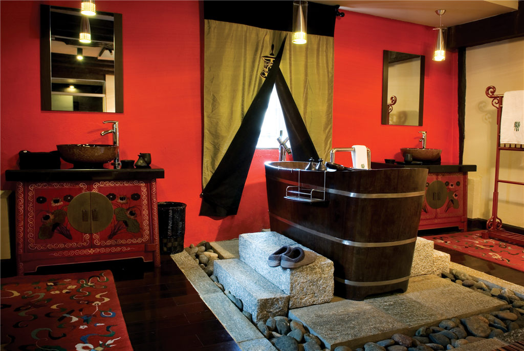 tibetan suite-bathroom.jpg