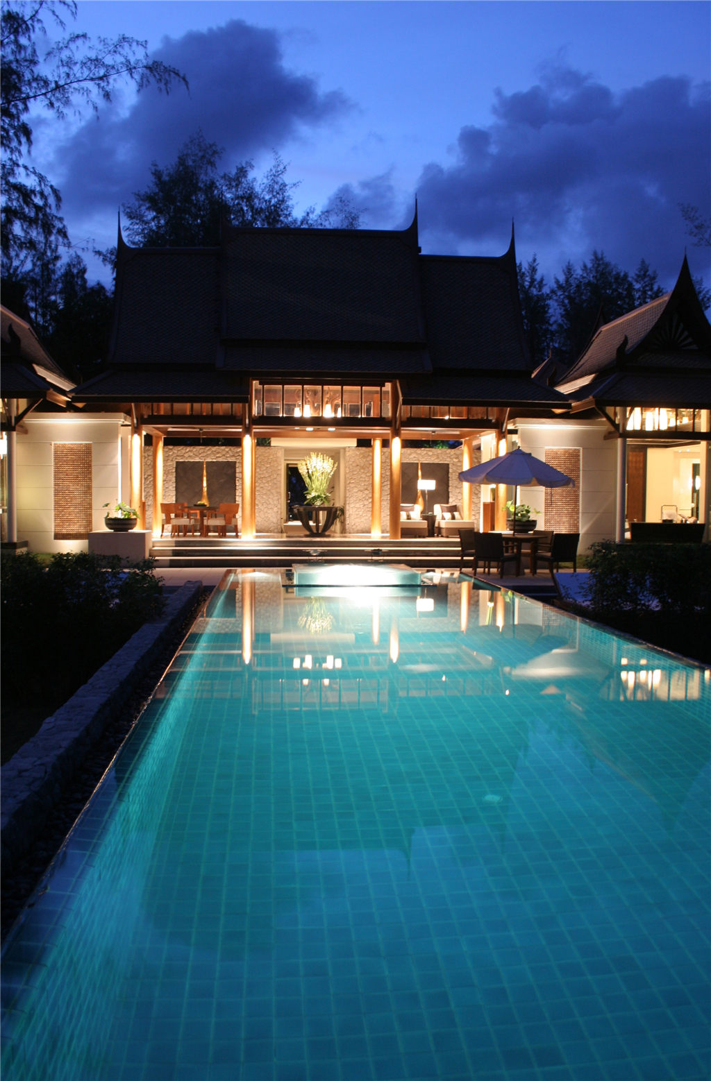 doublepool villa swimming pool.jpg